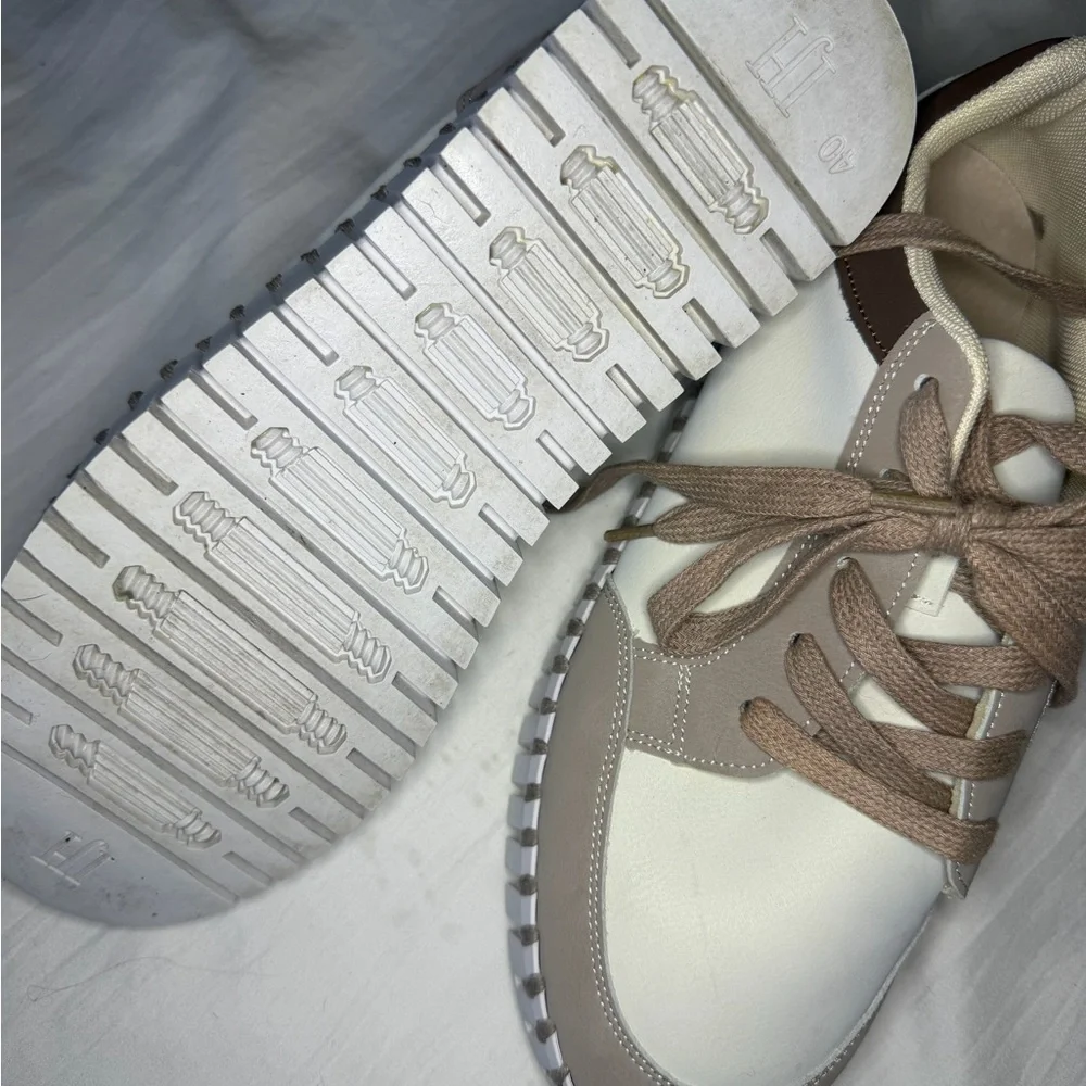 Ilse Jacobsen Cream and Brown Sneakers - Picture 2 of 3
